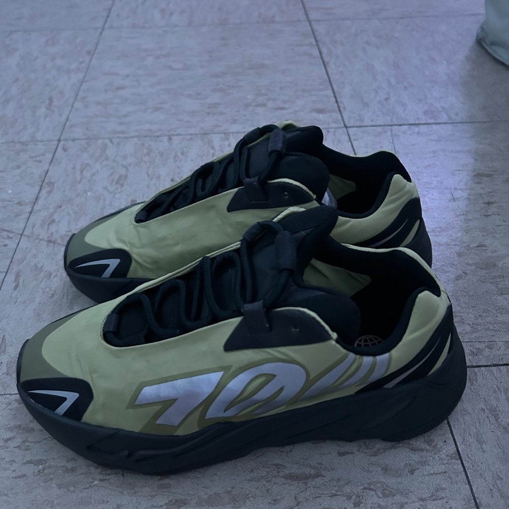 Adidas - Picture 2 of 4
